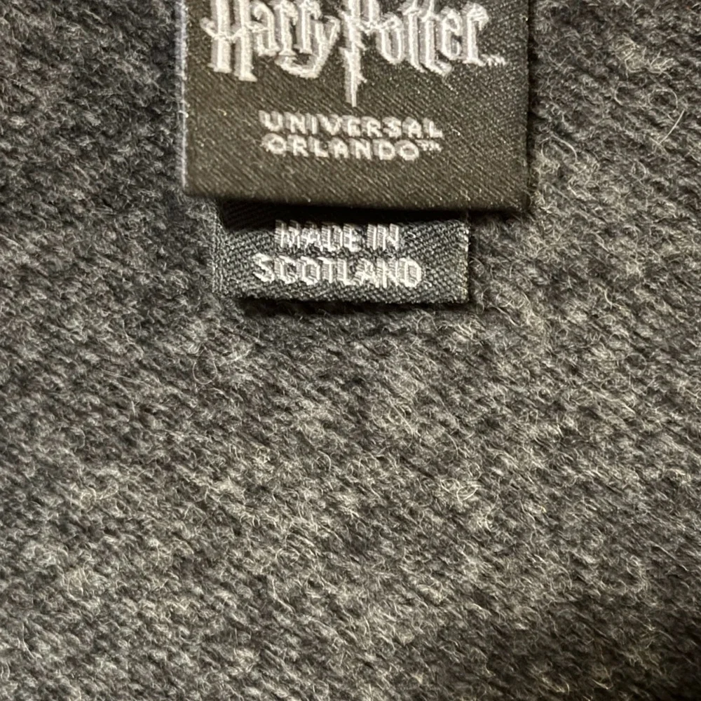 Classic Charcoal Cardigan in Gryffindor school colors - Picture 3 of 8